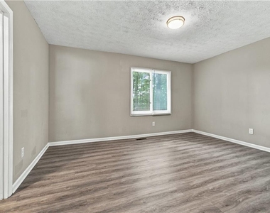 215 Henry Street - Photo Thumbnail 11