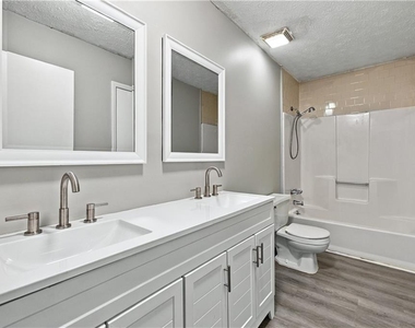 215 Henry Street - Photo Thumbnail 14