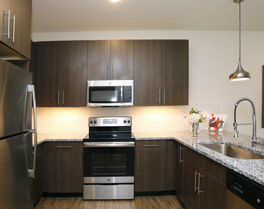670 E Algonquin Road - Photo Thumbnail 4