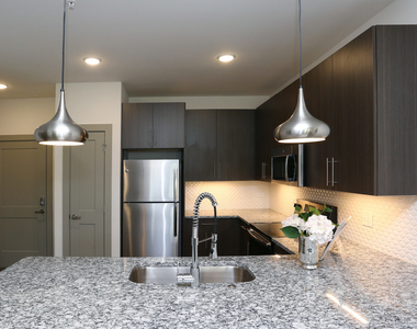 670 E Algonquin Road - Photo Thumbnail 3