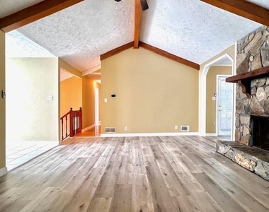 2703 Seneca Trail - Photo Thumbnail 5