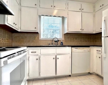 2703 Seneca Trail - Photo Thumbnail 7