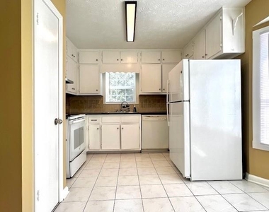 2703 Seneca Trail - Photo Thumbnail 6