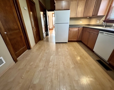 2155 N Kilbourn Avenue - Photo Thumbnail 3