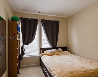625 Grove Manor Park - Photo Thumbnail 17