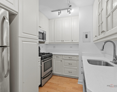 247 E Chestnut Street - Photo Thumbnail 4