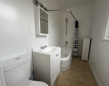 4515 N Hamlin Avenue - Photo Thumbnail 7