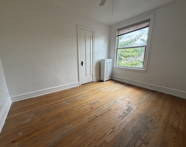 4515 N Hamlin Avenue - Photo Thumbnail 9
