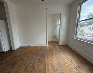 4515 N Hamlin Avenue - Photo Thumbnail 3