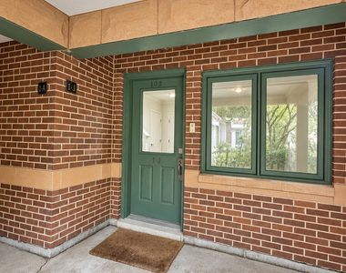 1351 W Altgeld Street - Photo Thumbnail 2