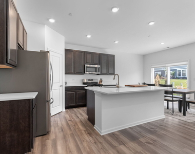 16515 W Golden Valley Lane - Photo Thumbnail 2