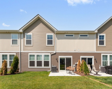 16515 W Golden Valley Lane - Photo Thumbnail 14