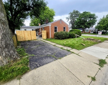 1640 N Prairie Avenue - Photo Thumbnail 1