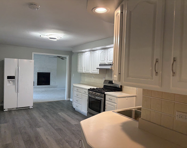 616 Grace Lane - Photo Thumbnail 10