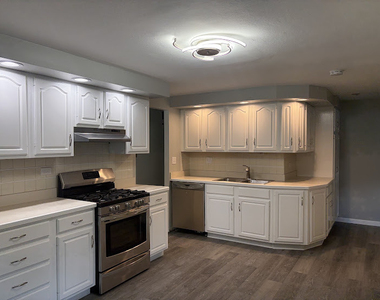 616 Grace Lane - Photo Thumbnail 11