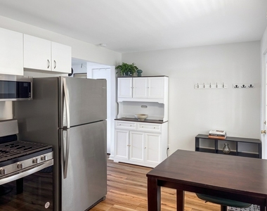 320 N 5th Street - Photo Thumbnail 2