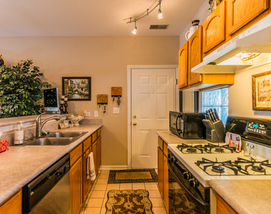 1225 N Orleans Street - Photo Thumbnail 8