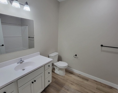 1156 Devils Glen Road - Photo Thumbnail 7