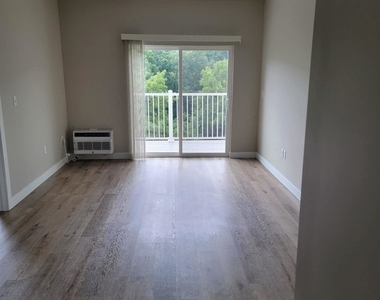 1156 Devils Glen Road - Photo Thumbnail 3