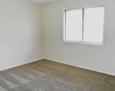 1340 Brook Street - Photo Thumbnail 4