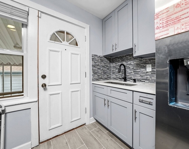 6404 S Lockwood Avenue - Photo Thumbnail 3