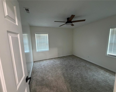 4309 Oak Ridge Bend - Photo Thumbnail 9