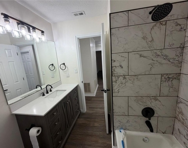 4309 Oak Ridge Bend - Photo Thumbnail 11