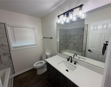 4309 Oak Ridge Bend - Photo Thumbnail 10