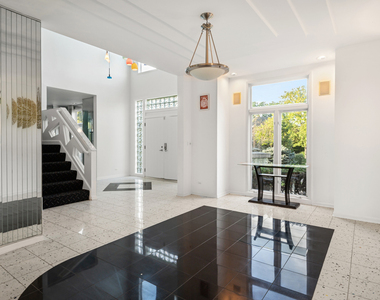 22929 N Woodcrest Lane - Photo Thumbnail 5