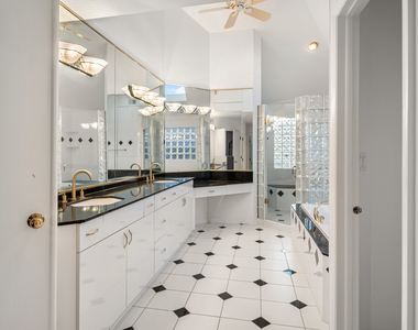 22929 N Woodcrest Lane - Photo Thumbnail 29