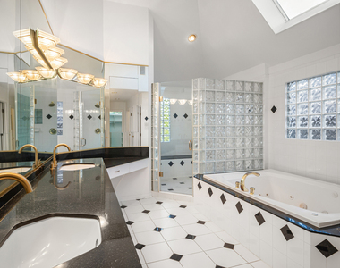 22929 N Woodcrest Lane - Photo Thumbnail 31