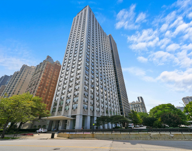 1550 N Lake Shore Drive - Photo Thumbnail 18