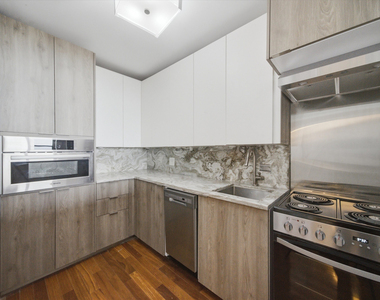 1550 N Lake Shore Drive - Photo Thumbnail 3