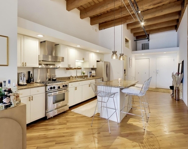 616 W Fulton Street - Photo Thumbnail 5