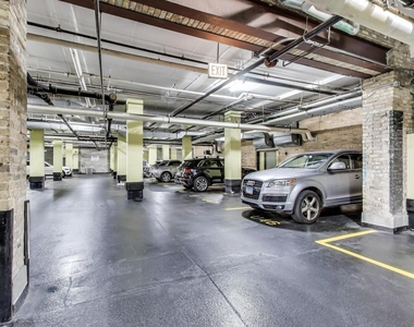 616 W Fulton Street - Photo Thumbnail 17