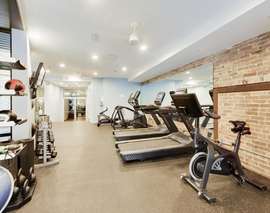 616 W Fulton Street - Photo Thumbnail 18