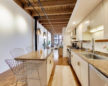 616 W Fulton Street - Photo Thumbnail 4