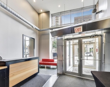 616 W Fulton Street - Photo Thumbnail 2