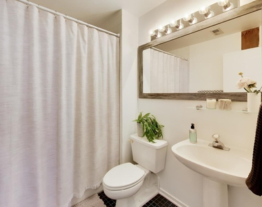 616 W Fulton Street - Photo Thumbnail 10