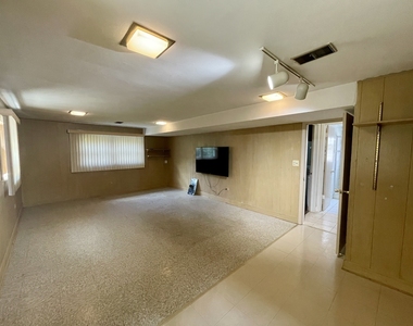 7150 N Crawford Avenue - Photo Thumbnail 17