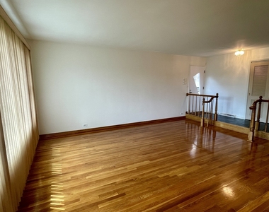 7150 N Crawford Avenue - Photo Thumbnail 4