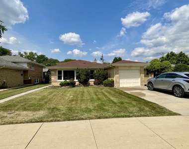 7150 N Crawford Avenue - Photo Thumbnail 1