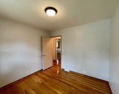 7150 N Crawford Avenue - Photo Thumbnail 13