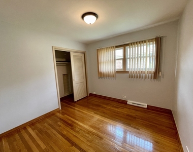 7150 N Crawford Avenue - Photo Thumbnail 11