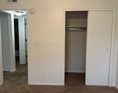 400 N 5th Street - Photo Thumbnail 7