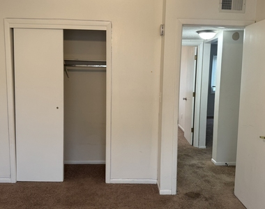 400 N 5th Street - Photo Thumbnail 11