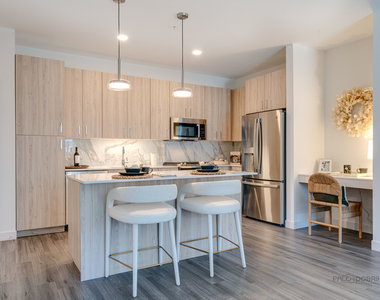 750 Hawthorn Row - Photo Thumbnail 11
