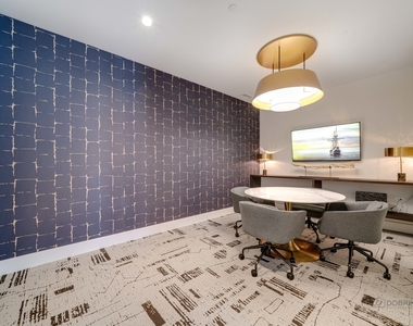 750 Hawthorn Row - Photo Thumbnail 6