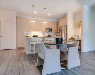 750 Hawthorn Row - Photo Thumbnail 12