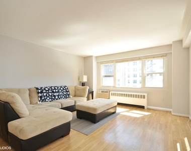 2909 N Sheridan Road - Photo Thumbnail 1